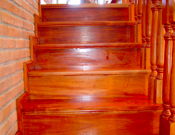 Maderera Catriel - Escaleras en madera en Livenza Spazio Urbano Canning